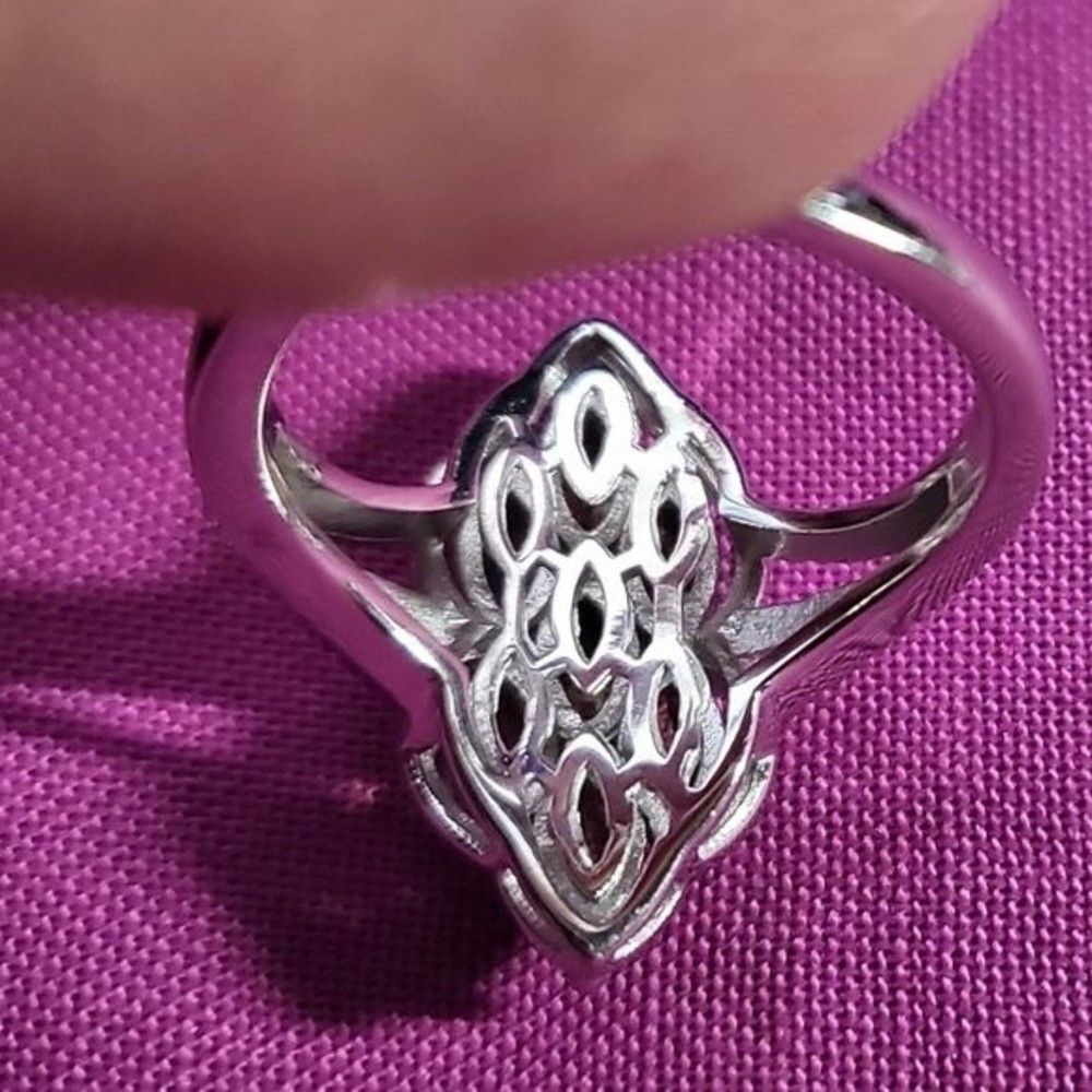 Karis Peridot Ring in Platinum Bond - Picture 4 of 5